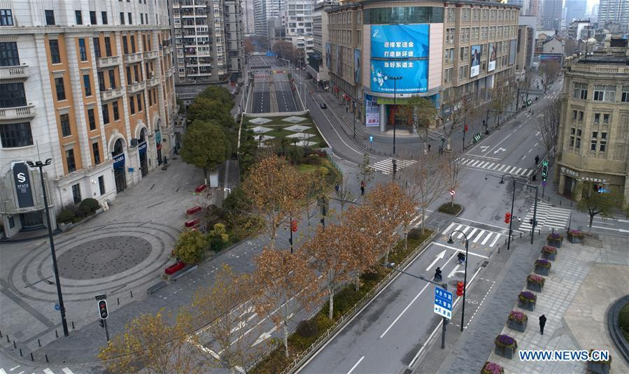 Đường Trung Sơn,quận Hankou - khu vực trung tâm tỉnh Hồ Bắc. Giua trung tam dich benh, nguoi dan Vu Han thap thom chao don nam moi hinh anh 7 wuha8.jpg