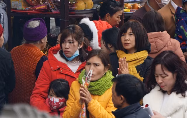 Biển người đổ về xin lộc Bà Chúa Kho ngày mùng 5 Tết - 9