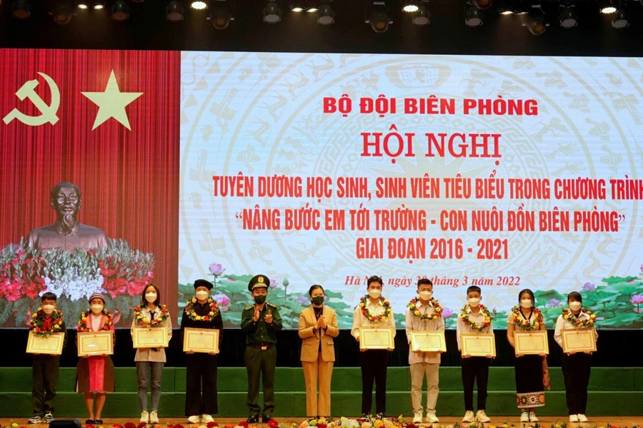 Chương trình “Nâng bước em tới trường - Con nuôi đồn biên phòng” giai đoạn 2016 - 2021 thành công tốt đẹp. 