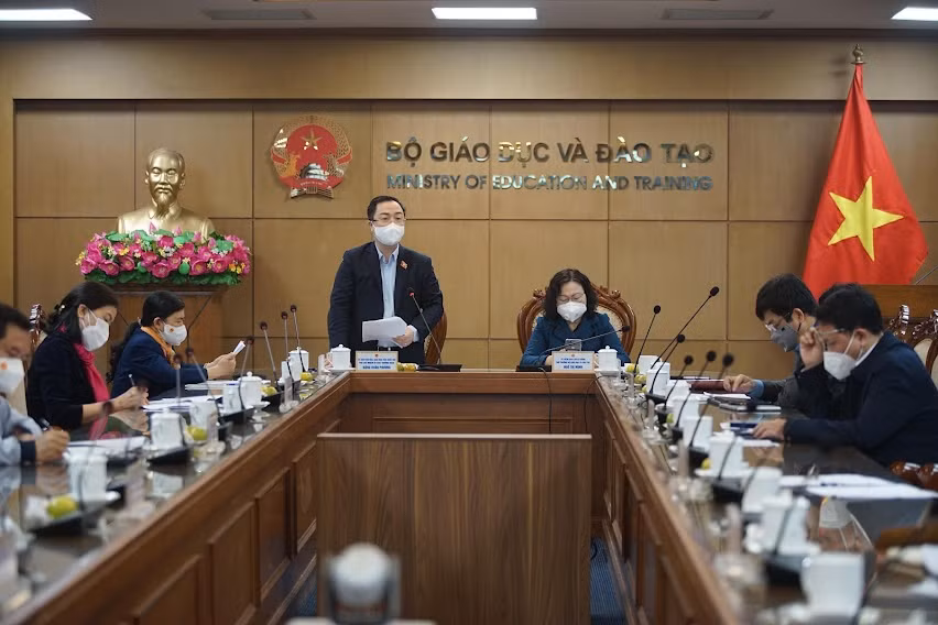 Ông Đặng Xuân Phương, Phó Chủ nhiệm Ủy ban Văn hóa, Giáo dục của Quốc hội ghi nhận kết quả ngành giáo dục trong thực hiện vấn đề được giám sát.