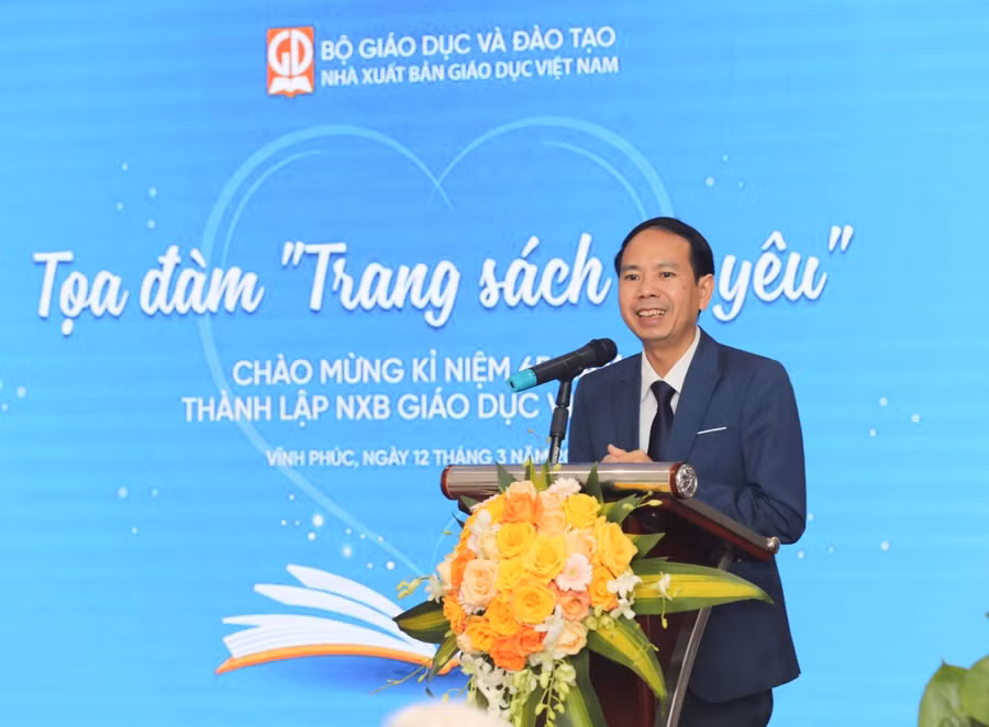 PGS.TS Nguyễn Văn Tùng, Phó tổng biên tập NXBGDVN phát biểu tại tọa đàm. 