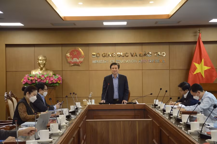 Thứ trưởng Nguyễn Hữu Độ phát biểu tại cuộc họp. 