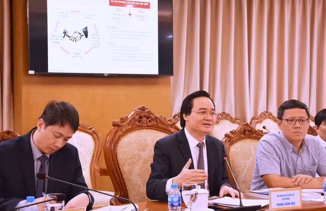 Bộ trưởng Phùng Xuân Nhạ phát biểu tại buổi tiếp