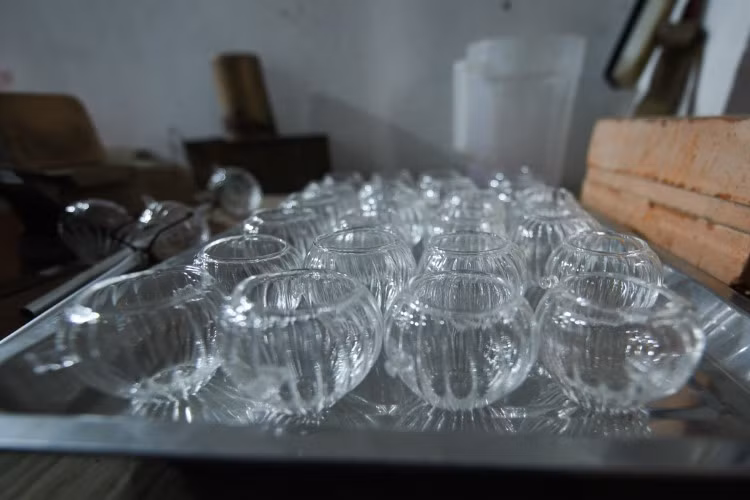 Giữ làng nghề truyền thống bằng… hơi thở ảnh 5