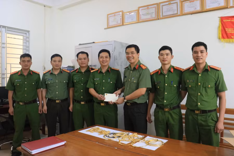 Công an Hà Tĩnh thưởng nóng Ban chuyên án.