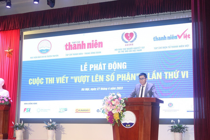 Ông Nguyễn Minh Đức - Giám đốc Công ty cổ phần Csupporter đại diện các đơn vị đồng hành phát biểu hưởng ứng, đồng hành cùng cuộc thi Ông Nguyễn Minh Đức - Giám đốc Công ty cổ phần Csupporter đại diện các đơn vị đồng hành phát biểu hưởng ứng, đồng hành cùng cuộc thi
