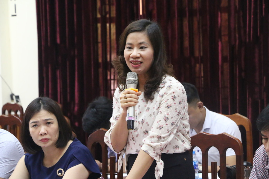 PGS-TS. Nguyễn Thị Thu Vân - Trưởng Khoa Văn bản và Công nghệ Hành chính, Học viện Hành chính quốc gia trình bày ý kiến tại Tọa đàm