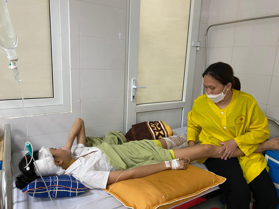 Học sinh bị tai nạn giao thông đang điều trị tại Bệnh viện Nhi Thanh Hóa. Học sinh bị tai nạn giao thông đang điều trị tại Bệnh viện Nhi Thanh Hóa.