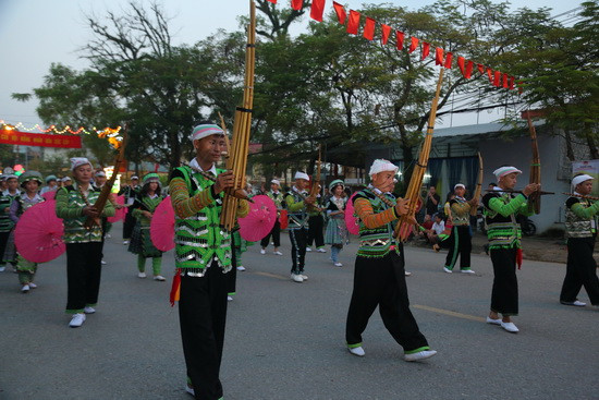 Diễu diễn đường phố