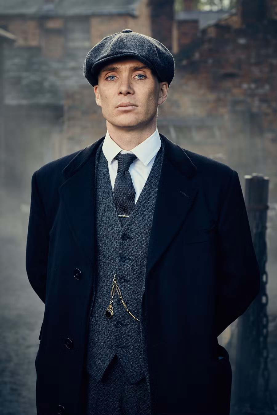 Nhân vật chính của Peaky Blinders, Thomas Shelby, do diễn viên người Ireland Cillian Murphy thủ vai.
