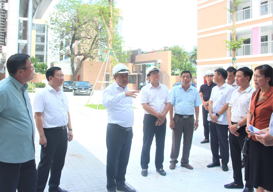 Lãnh đạo TP Hà Nội và Sở GD&ĐT làm việc với quận Hoàng Mai về quỹ đất xây trường học. Lãnh đạo TP Hà Nội và Sở GD&ĐT làm việc với quận Hoàng Mai về quỹ đất xây trường học.