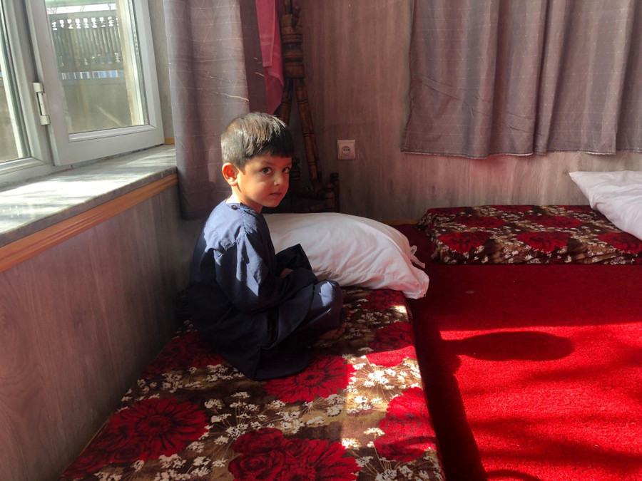 Bên trong một nhà an toàn dành cho người Afghanistan di cư đến Canada.