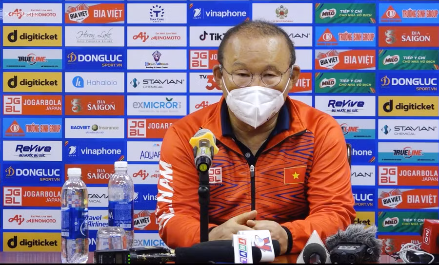 Thầy Park không hài lòng với màn trình diễn của các học trò trong chiến thắng 1-0 trước Myanmar tối 13/5.