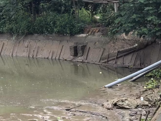 Khu trang trại biệt lập, hoang vắng, nơi hung thủ gây án. Khu trang trại biệt lập, hoang vắng, nơi hung thủ gây án.