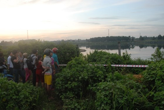 Sau khi giết nạn nhân, Tú đã kéo xác và ném xuống hố sâu (Hình minh họa) Sau khi giết nạn nhân, Tú đã kéo xác và ném xuống hố sâu (Hình minh họa)