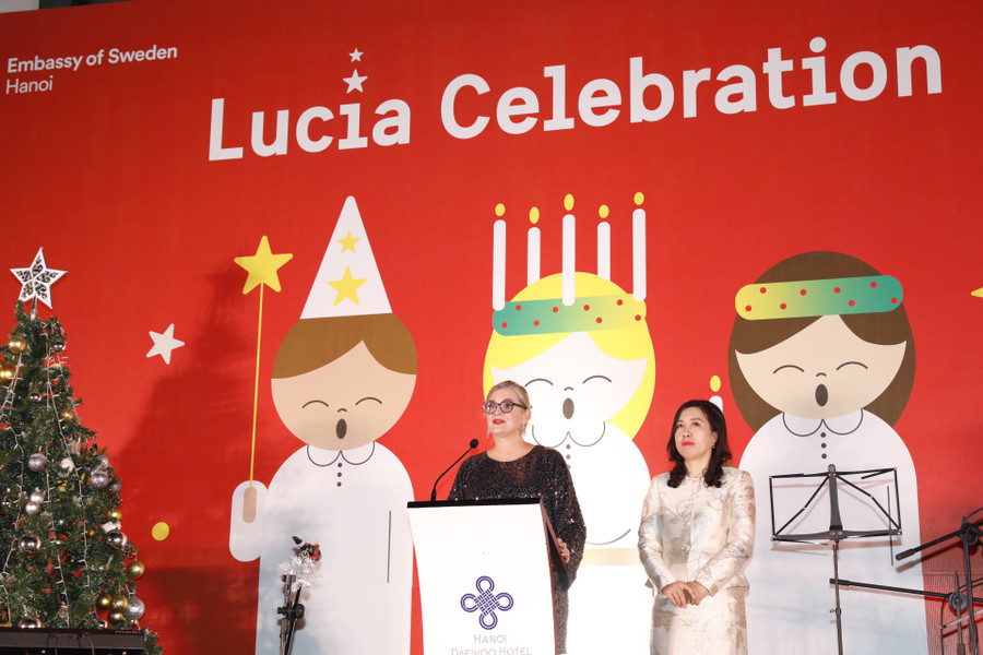 Đại sứ Thuỵ Điển tại Việt Nam Ann Måwe và Thứ trưởng Bộ Ngoại giao Việt Nam Lê Thị Thu Hằng phát biểu khai mạc. Ảnh ĐSQ Thuỵ Điển