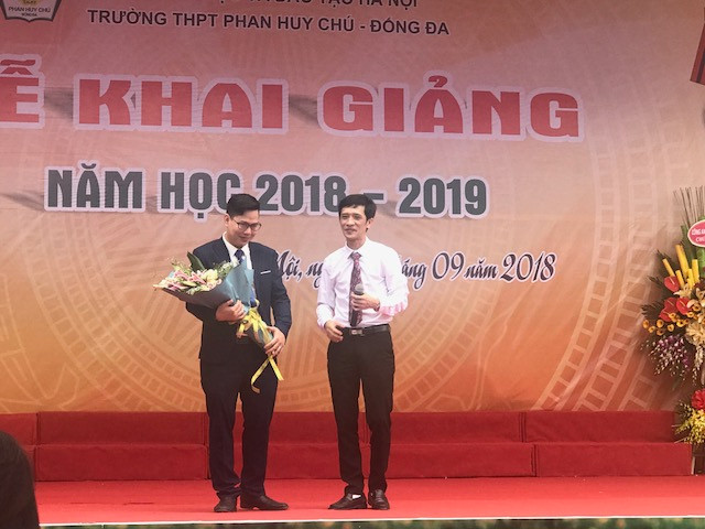 TS Trần Thành Nam và hiệu trưởng Hà Xuân Nhâm tại buổi họp phụ huynh TS Trần Thành Nam và hiệu trưởng Hà Xuân Nhâm tại buổi họp phụ huynh