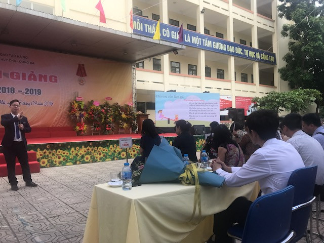 TS Trần Thành Nam chia sẻ với các phụ huynh