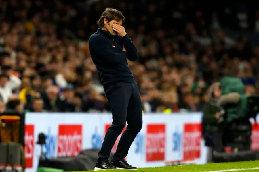Antonio Conte ám chỉ có thể rời Tottenham vào cuối mùa. Antonio Conte ám chỉ có thể rời Tottenham vào cuối mùa.