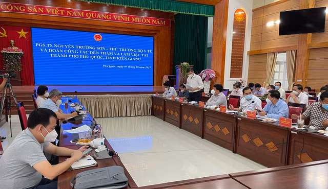 Phú Quốc chuẩn bị thí điểm đón khách du lịch quốc tế nên khả năng lây lan Covid-19 cao.