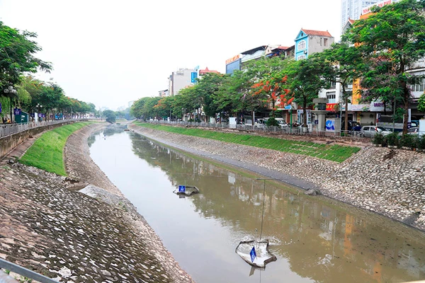 Để cứu sống những dòng sông “chết” giữa lòng Hà Nội thì cần hành động nhiều hơn lời nói 