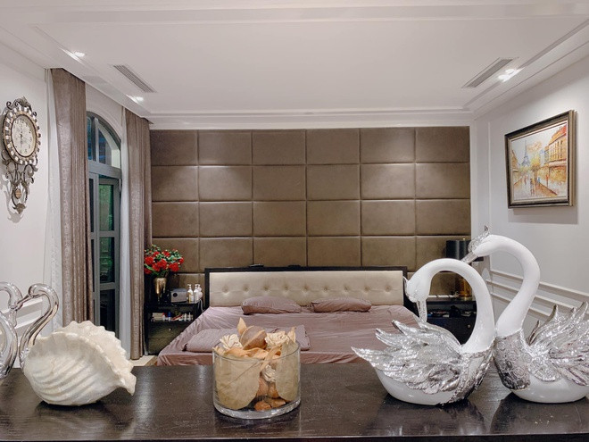 Ben trong biet thu cao cap cua ca si Tuan Hung o Ha Noi hinh anh 5 phong.jpg