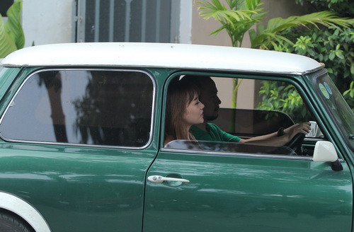 Hari Won được Đinh Tiến Đạt hộ tống bằng xế “độc“ ảnh 14 Hari Won được Đinh Tiến Đạt hộ tống bằng xế