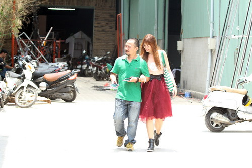 Hari Won được Đinh Tiến Đạt hộ tống bằng xế “độc“ ảnh 8 Hari Won được Đinh Tiến Đạt hộ tống bằng xế