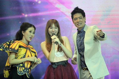 Hari Won được Đinh Tiến Đạt hộ tống bằng xế “độc“ ảnh 6 Hari Won được Đinh Tiến Đạt hộ tống bằng xế