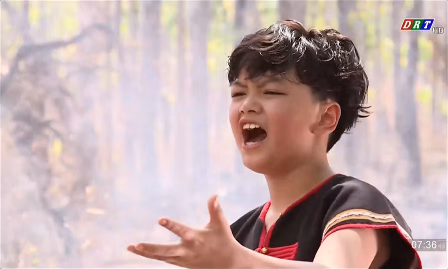 Phú Quý trong MV 'Rừng khóc'.