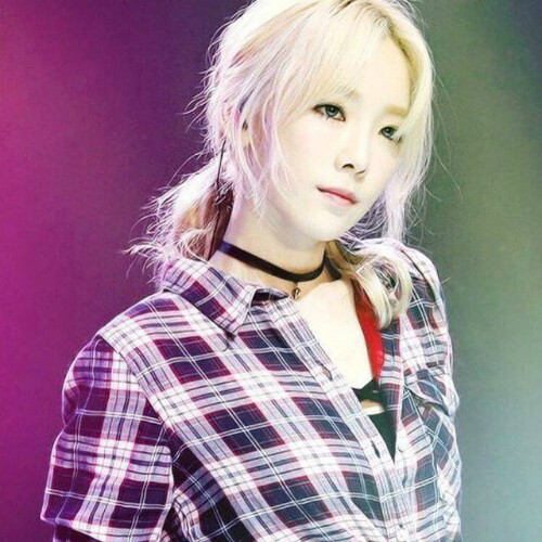 Bài hát solo mới của Tae Yeon đã tạo nên cơn sốt, thống trị các bảng xếp hạng. Mới đây, thành viên SNSD có màn hát live trên show âm nhạc cuối tuần khiến netizen trầm trồ vởi giọng hát hay như trong đĩa. Tae Yeon được công nhận bởi tài năng âm nhạc khi còn là thực tập sinh, có hàng loạt ca khúc nhạc phim hit. top-3-than-tuong-nu-kpop-tai-sac-ven-toan-1