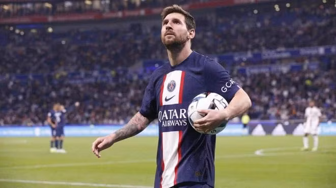 Messi chưa từng giành giải Bàn chân Vàng sau 7 lần được đề cử.