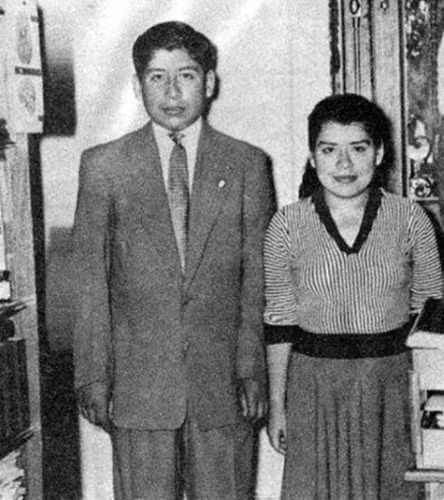 Hai mẹ con chỉ cách nhau 5 tuổi.