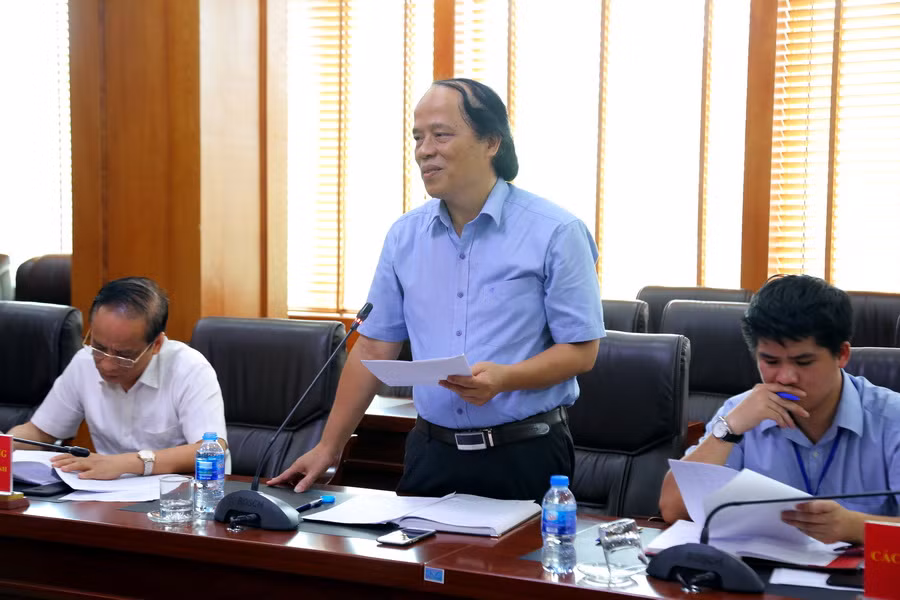 Ông Vũ Văn Dương báo cáo tại buổi làm việc