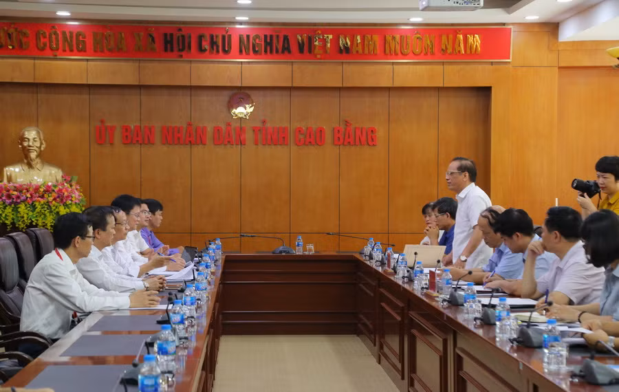 Thứ trưởng Lê Hải An cùng đoàn công tác làm việc với BCĐ thi THPT tỉnh Cao Bằng