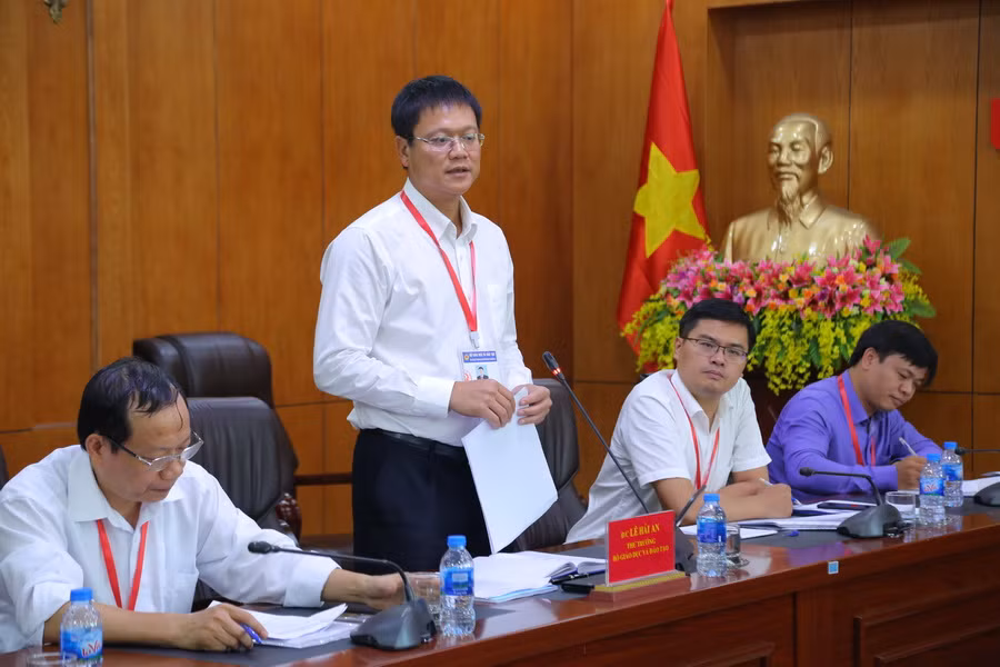 Thứ trưởng Lê Hải An phát biểu tại buổi làm việc với BCĐ thi THPT tỉnh Cao Bằng