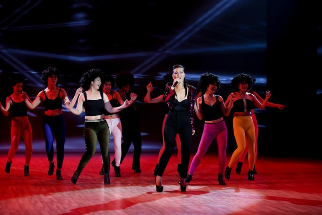 Phương Vy hát sung sau đám cưới lãng mạn trên biển ảnh 3 4