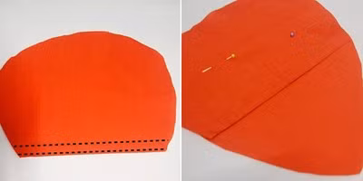 Với tấm vải đỏ 2/3 trái dâu tây, bạn gấp mép vải dọc theo cạnh đường thẳng vào trong 1cm. Khâu hai đường chần thẳng song song, đường khâu thứ nhất cách mép vải 0,2cm, đường khâu thứ hai cách đường khâu thứ nhất 0,5cm. Đặt tấm vải vừa khâu mép vải lên trên tấm vải dâu tây màu đỏ thứ hai, các mép vải trùng nhau, ghim ổn định.
