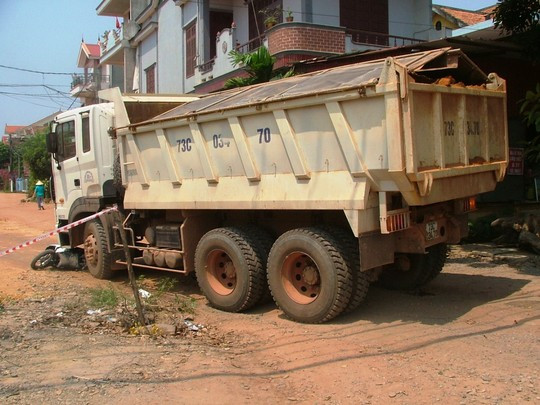 Cán chết người, tài xế trốn khỏi hiện trường ảnh 1 Hiện trường vụ tai nạn
