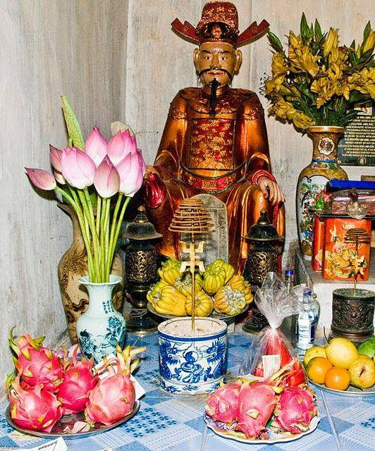 Tượng thờ danh sĩ Đỗ Trọng Vỹ ở chùa Hàm Long, TP Bắc Ninh.