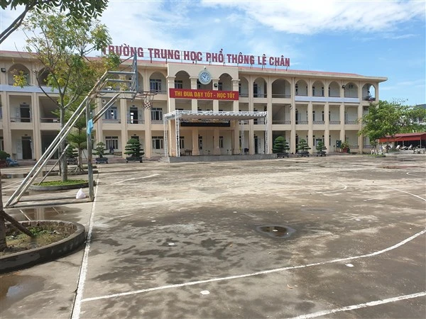 Trường THPT Lê Chân.