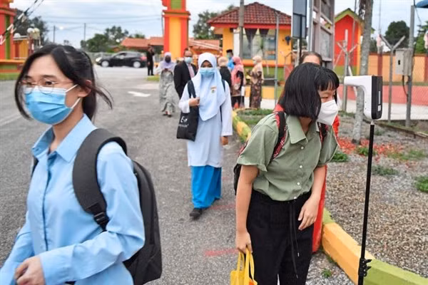 Học sinh Malaysia trở lại trường học từ cuối tháng 9.