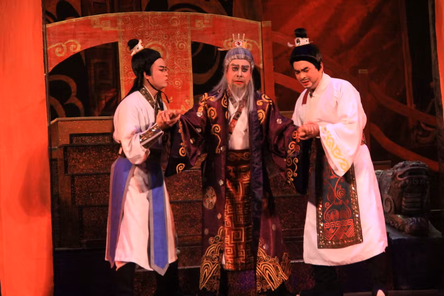 Trước đó, vở tuồng 'Tam Khúc chúa' đã khắc họa ba vị chúa họ Khúc. Ảnh: Bình Thanh.