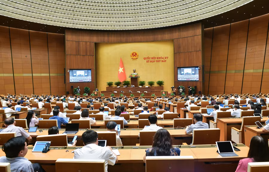 Các đại biểu Quốc hội nghe báo cáo của Chính phủ và cơ quan thẩm tra sáng 31/5.