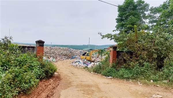 Cổng dẫn vào công trình lò đốt rác sinh hoạt ở huyện Cam Lộ.