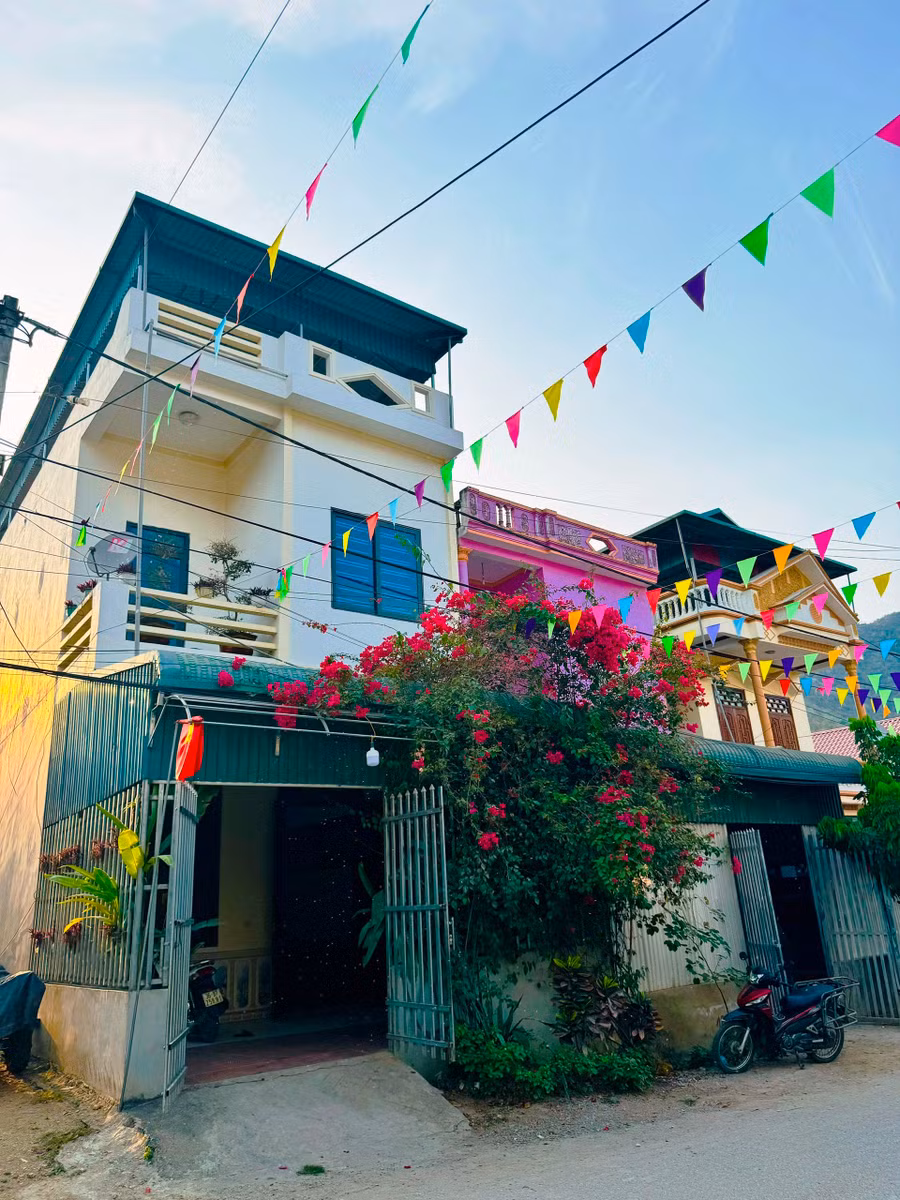 Những ngôi nhà tiền tỷ của người dân xã Quang Chiểu nhờ XKLĐ.