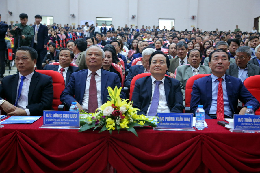 Các đại biểu T.Ư và tỉnh Thái Nguyên tại buổi lễ Các đại biểu T.Ư và tỉnh Thái Nguyên tại buổi lễ