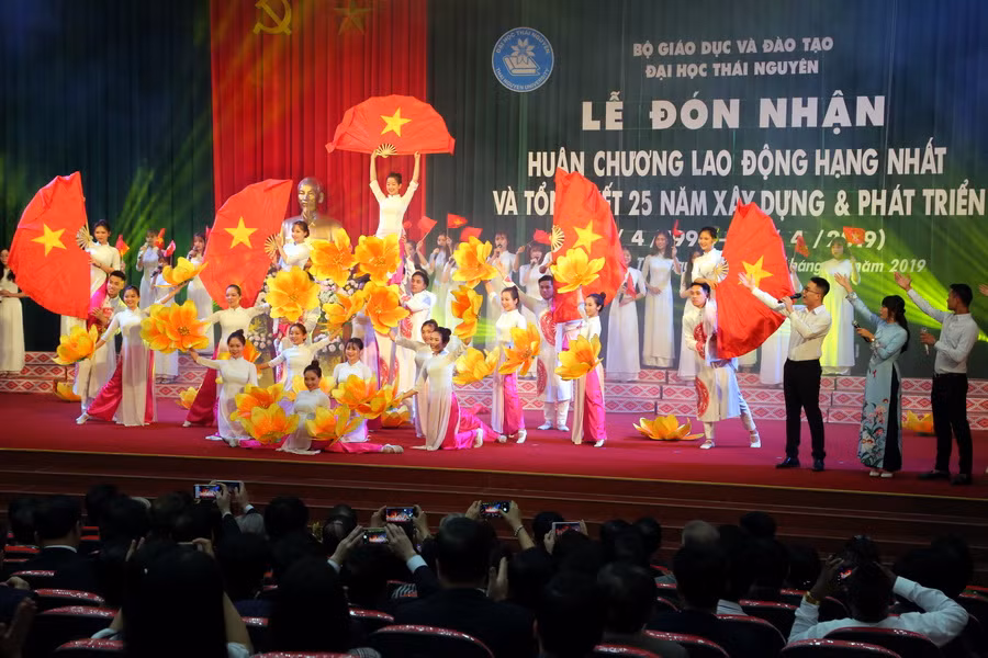 Kỉ niệm 25 thành lập Đại học Thái Nguyên