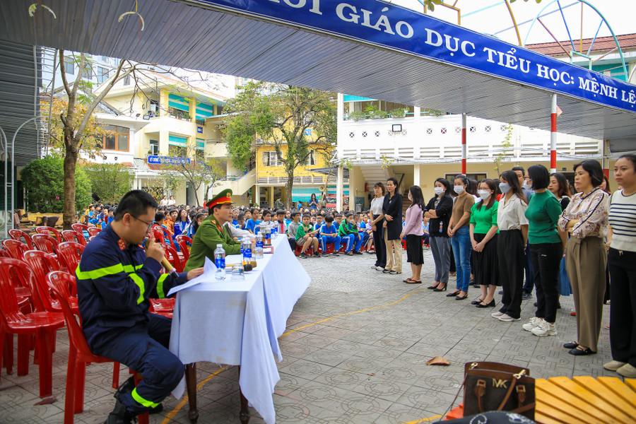 Quang cảnh buổi thực tập. Quang cảnh buổi thực tập.