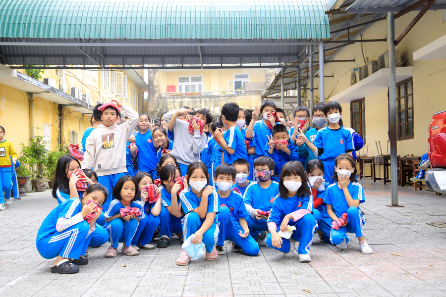 Buổi thực tập sẽ giúp cho học sinh có thể xử lý được nhiều tình huống khi xảy ra cháy thật, để đảm bảo an toàn tính mạng, sức khỏe cho các em. (Ảnh: Hoàng Hải) Buổi thực tập sẽ giúp cho học sinh có thể xử lý được nhiều tình huống khi xảy ra cháy thật, để đảm bảo an toàn tính mạng, sức khỏe cho các em. (Ảnh: Hoàng Hải)